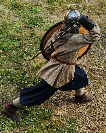 tenue médiévale homme paysan armé